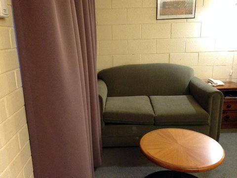 Robertson Country Motel - Accommodation in Bendigo 3