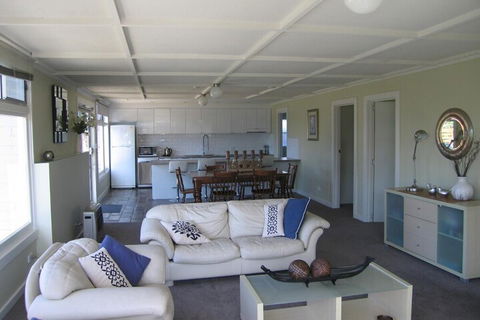 Elusive Penguin - Accommodation in Bendigo 4