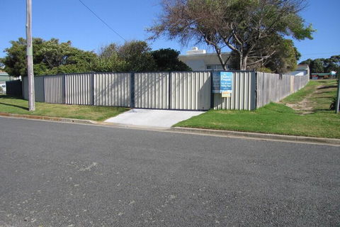 Elusive Penguin - Accommodation in Bendigo 2
