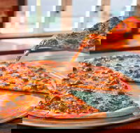 Mack Daddy's New York Slice - Accommodation in Bendigo