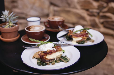 Alby & Esther's - Accommodation in Bendigo 0
