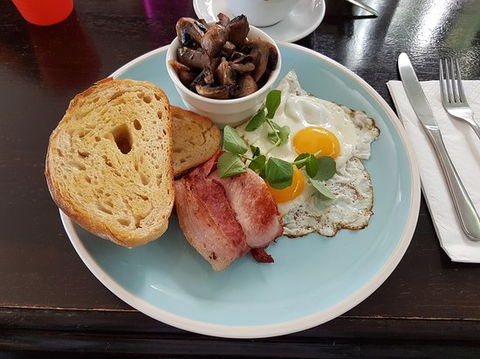 Plum Tucker - Accommodation in Bendigo 0