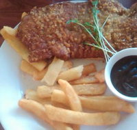 Dining at the Findon Hotel - Accommodation in Bendigo
