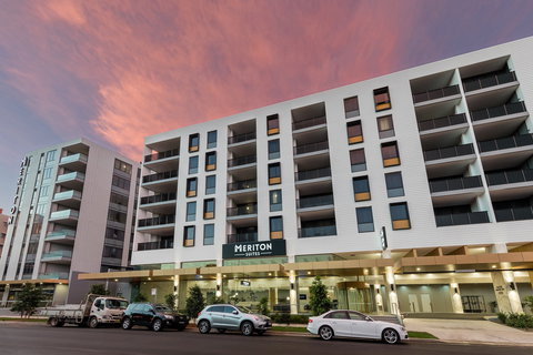 Meriton Suites Sydney Airport - Accommodation in Bendigo 1
