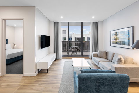 Meriton Suites Sydney Airport - Accommodation in Bendigo 13