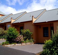 Meredith House and Mews - Accommodation in Bendigo