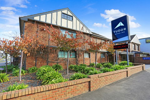 Tudor Motor Inn - Accommodation in Bendigo 1