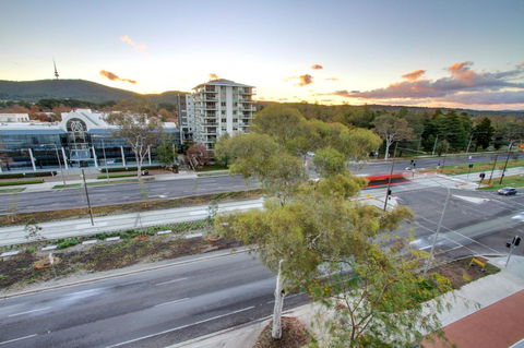 IQ Smart Apartments 704 Braddon ACT - Accommodation in Bendigo 6
