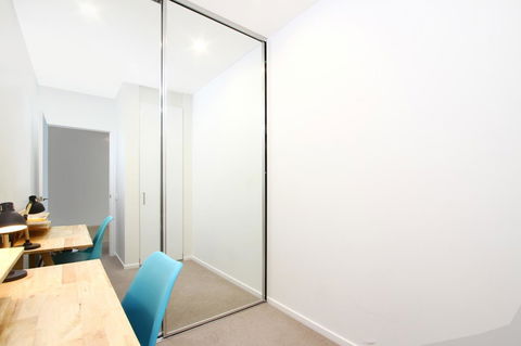 IQ Smart Apartments 704 Braddon ACT - Accommodation in Bendigo 1