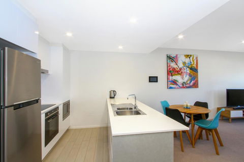 IQ Smart Apartments 704 Braddon ACT - Accommodation in Bendigo 4