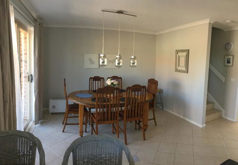 Finches Canberra - Accommodation in Bendigo 19