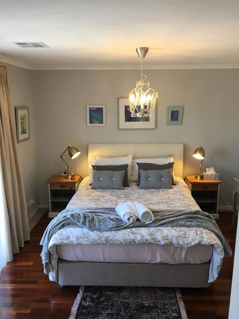 Finches Canberra - Accommodation in Bendigo 0