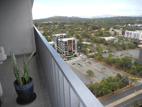 3BR Executive Apartment With Lake And Mountain Views - Accommodation in Bendigo 12