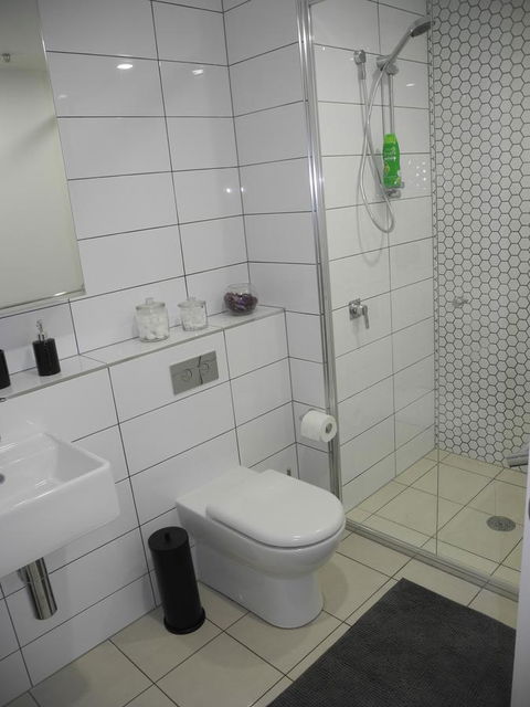 3BR Executive Apartment With Lake And Mountain Views - Accommodation in Bendigo 18