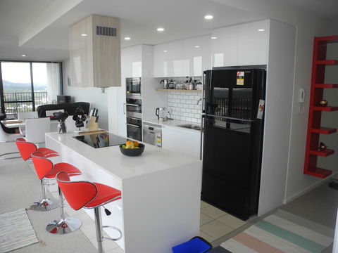 3BR Executive Apartment With Lake And Mountain Views - Accommodation in Bendigo 7