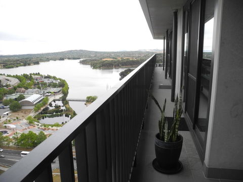 3BR Executive Apartment With Lake And Mountain Views - Accommodation in Bendigo 11