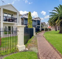 Port Adelaide Harbourside House - Accommodation in Bendigo