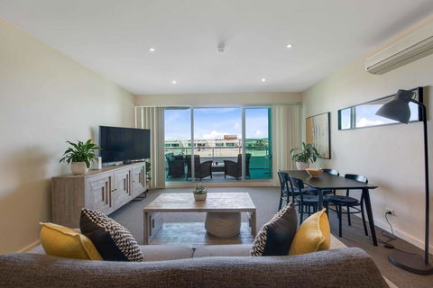 Port Adelaide Executive Waterfront Apartment - Accommodation in Bendigo 21