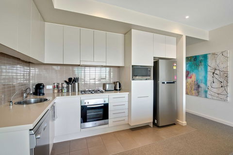 Port Adelaide Executive Waterfront Apartment - Accommodation in Bendigo 8