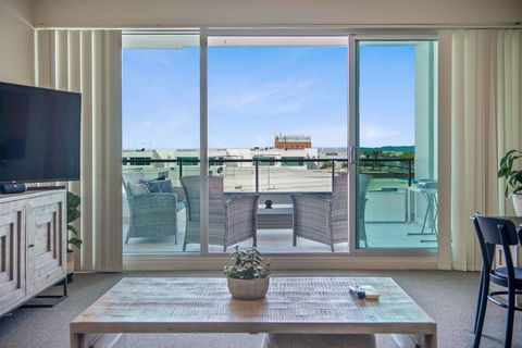 Port Adelaide Executive Waterfront Apartment - Accommodation in Bendigo 22
