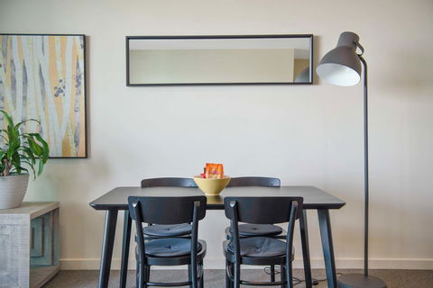 Port Adelaide Executive Waterfront Apartment - Accommodation in Bendigo 11