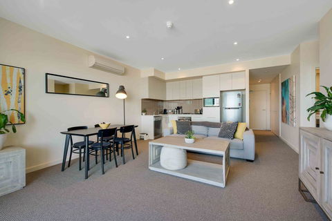 Port Adelaide Executive Waterfront Apartment - Accommodation in Bendigo 10