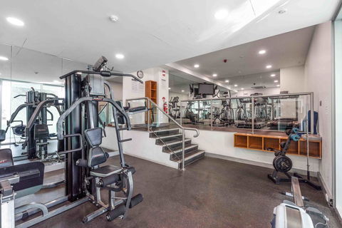 Port Adelaide Executive Waterfront Apartment - Accommodation in Bendigo 27