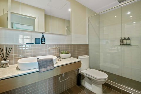 Port Adelaide Executive Waterfront Apartment - Accommodation in Bendigo 4