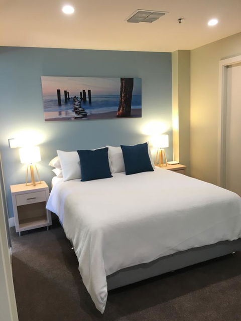 Beachside Luxury Apartments One & Two Bedroom In Beachfront Oaks Pier Building - Accommodation in Bendigo 23