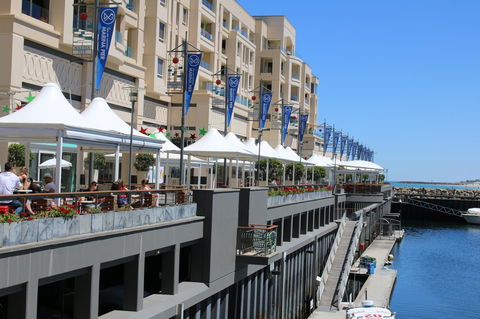 Beachside Luxury Apartments One & Two Bedroom In Beachfront Oaks Pier Building - Accommodation in Bendigo 13