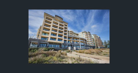 Beachside Luxury Apartments One & Two Bedroom In Beachfront Oaks Pier Building - Accommodation in Bendigo 2