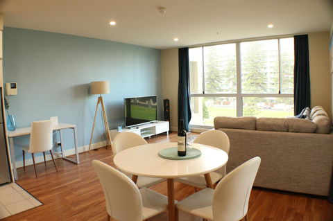 Beachside Luxury Apartments One & Two Bedroom In Beachfront Oaks Pier Building - Accommodation in Bendigo 0