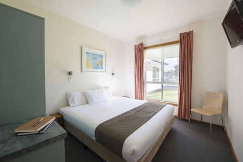 The Retreat West Beach Parks - Accommodation in Bendigo 24