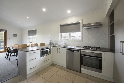 The Retreat West Beach Parks - Accommodation in Bendigo 16