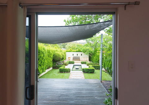 S T U D I O 22 Peaceful Retreat With Garden Views - Accommodation in Bendigo 12