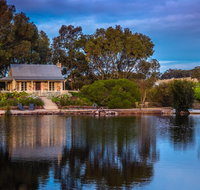 Stonewell Cottages and Vineyards - Accommodation in Bendigo