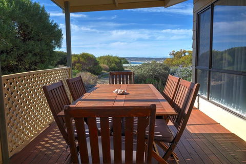 Emu Bay Holiday Homes - Accommodation in Bendigo 6
