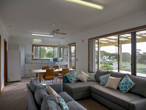 Emu Bay Holiday Homes - Accommodation in Bendigo 7