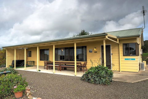 Emu Bay Holiday Homes - Accommodation in Bendigo 8
