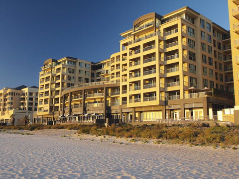 Oaks Glenelg Plaza Pier Suites - Accommodation in Bendigo 1