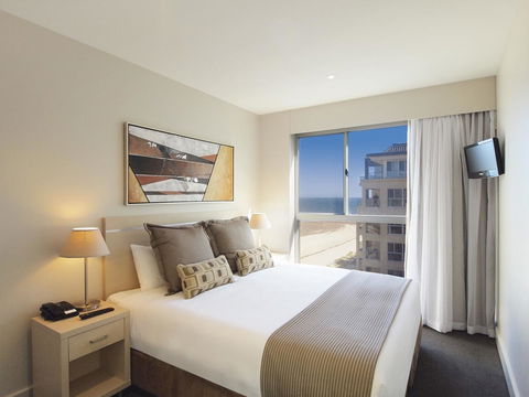 Oaks Glenelg Plaza Pier Suites - Accommodation in Bendigo 2
