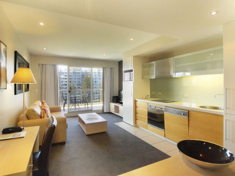 Oaks Glenelg Plaza Pier Suites - Accommodation in Bendigo 6