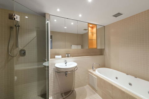 Oaks Glenelg Plaza Pier Suites - Accommodation in Bendigo 3