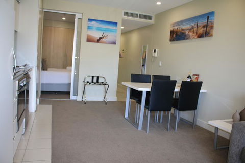Beachside Luxury Getaway In Glenelg - Accommodation in Bendigo 4