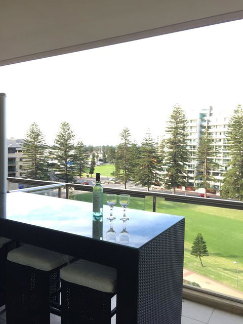 Beachside Luxury Getaway In Glenelg - Accommodation in Bendigo 0