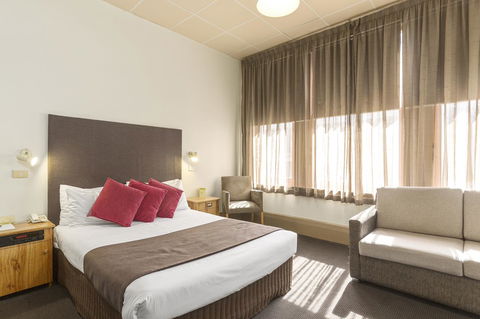 Adelaide Paringa - Accommodation in Bendigo 2