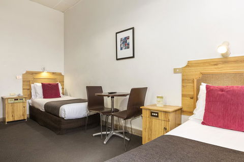 Adelaide Paringa - Accommodation in Bendigo 11