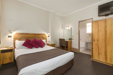 Adelaide Paringa - Accommodation in Bendigo 9