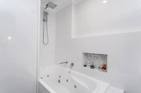 Heart Of Glenelg BnB - Accommodation in Bendigo 4