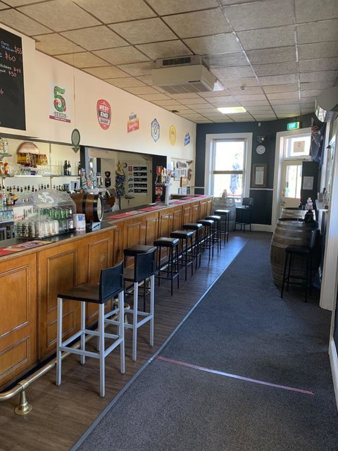 Commercial Hotel Morgan - Accommodation in Bendigo 3